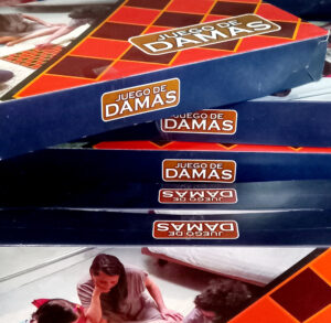 Juego Damas en caja económico