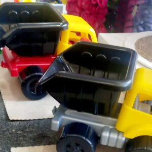 Camion volcador mediano jug.ar